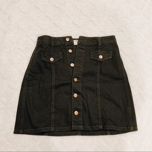 SUPER CUTE Dark Green Buttoned Mini Skirt